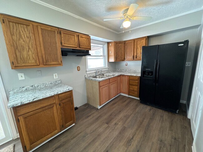 Building Photo - 338 N Skyline Dr