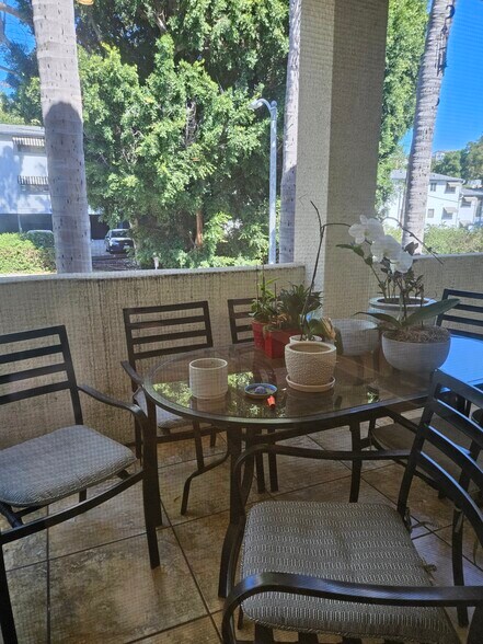 Building Photo - 7218 Hillside Ave