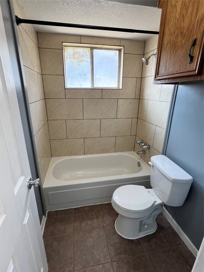 Building Photo - 327 Maybrook Dr