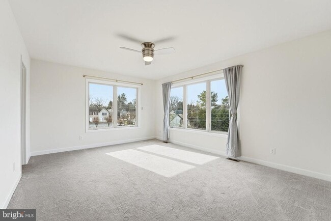 Building Photo - 139 Oak View St