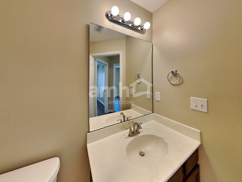 Building Photo - 612 Birchbark Trl