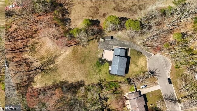 Building Photo - 102 Dogwood Ln