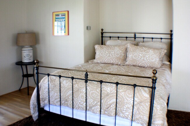 Building Photo - 119 W Mason St