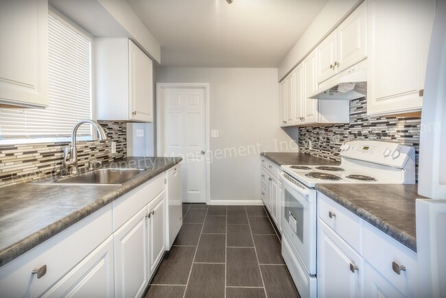Building Photo - Adorable 3-bedroom Close to CSU and Old Town!