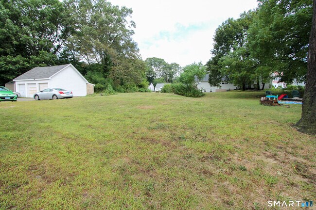 Building Photo - 17 Pinehurst Ave