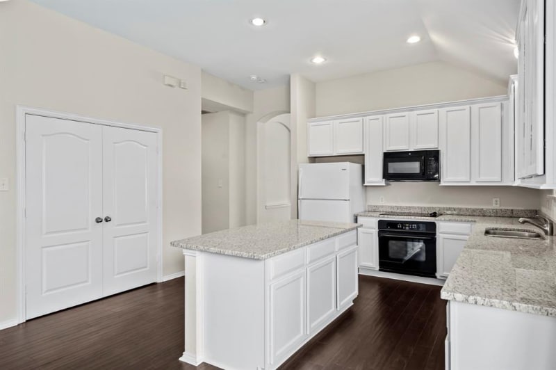 Building Photo - 2356 Aurora Dr
