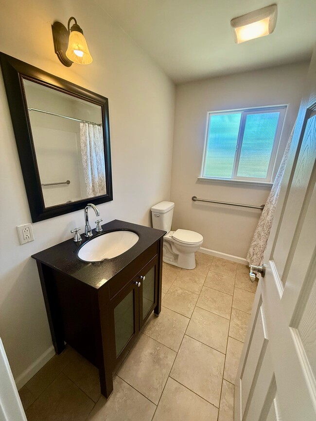 Building Photo - 240 Scholtz Ave