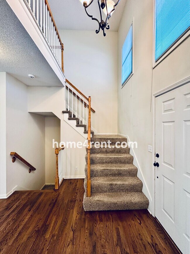 Building Photo - Blue Valley Northwest home on a cul-de-sac w/ granite counters, ss appliances and fenced yard!