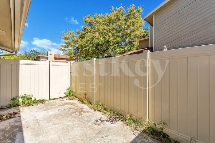 Building Photo - 2240 Tarpley Rd