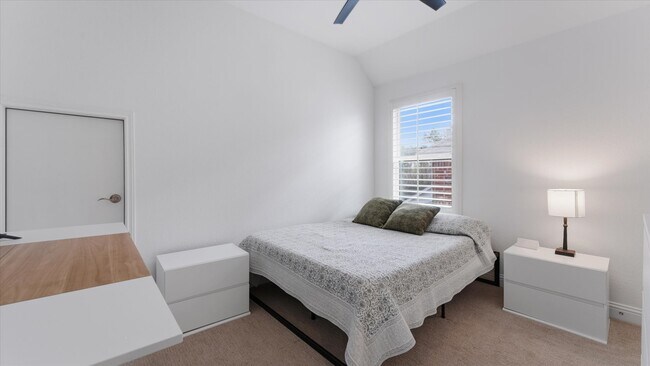 Building Photo - 14 Whispering Thicket Pl