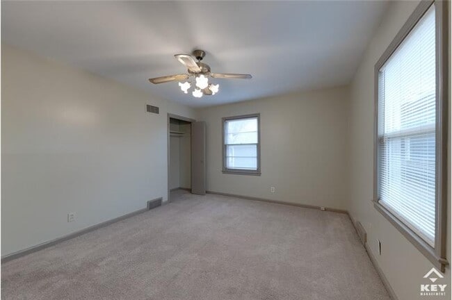 Building Photo - 953 S Doreen St