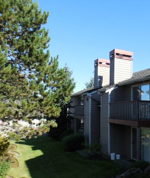 Building Photo - 16817 Larch Way