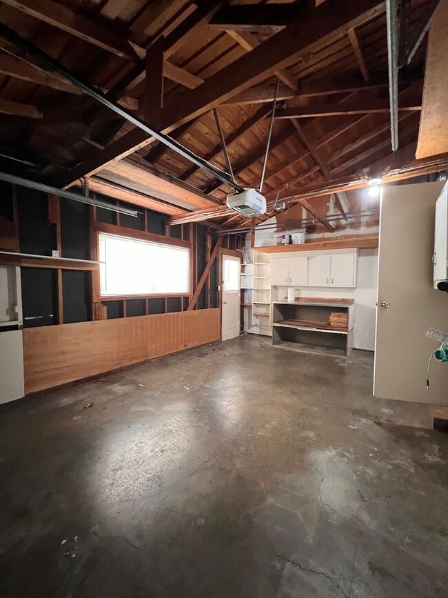 Building Photo - 56-0404