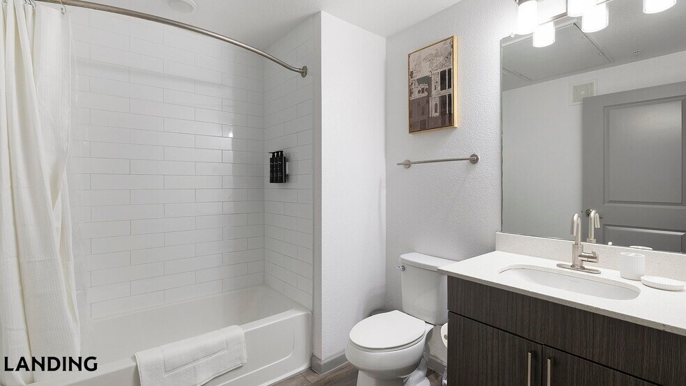 Building Photo - 1001 S Center St