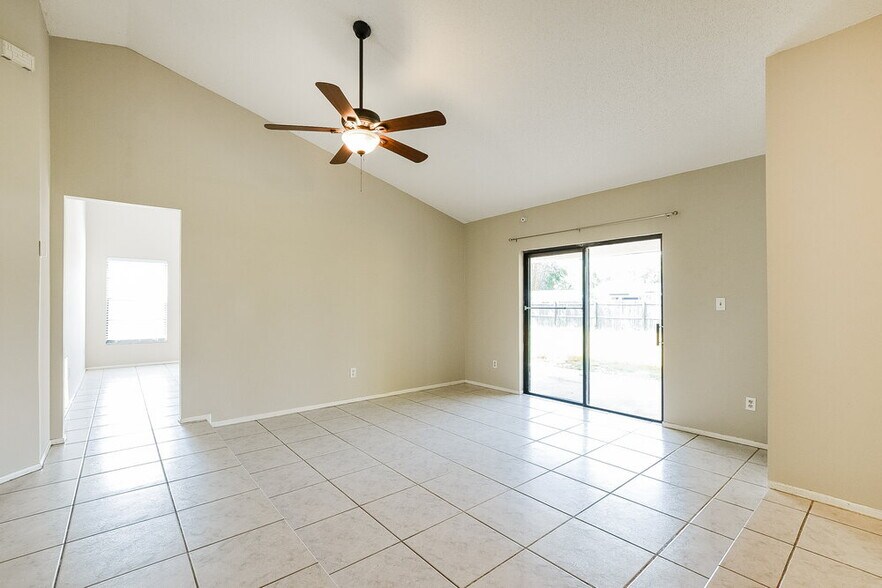 Building Photo - 1000 Dinero Dr