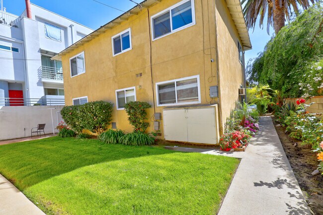 Building Photo - 10459 Riverside Dr