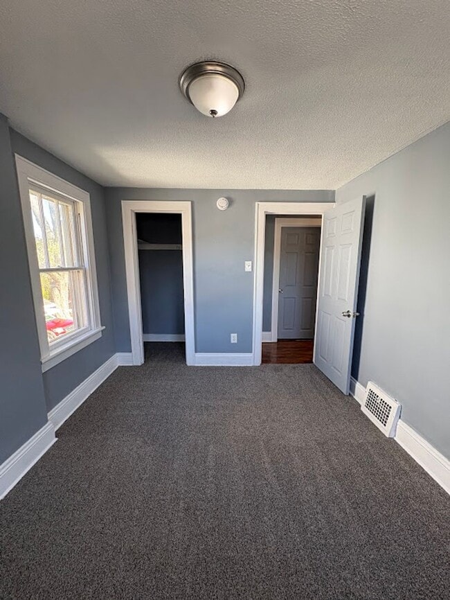 Building Photo - Four bedroom 2 full bath home for rent