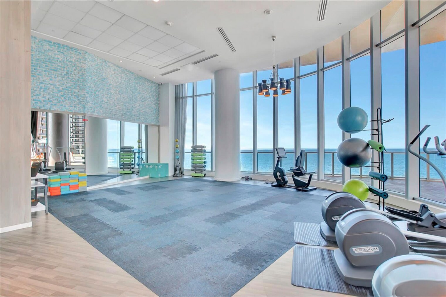 Building Photo - 4111 S Ocean Dr
