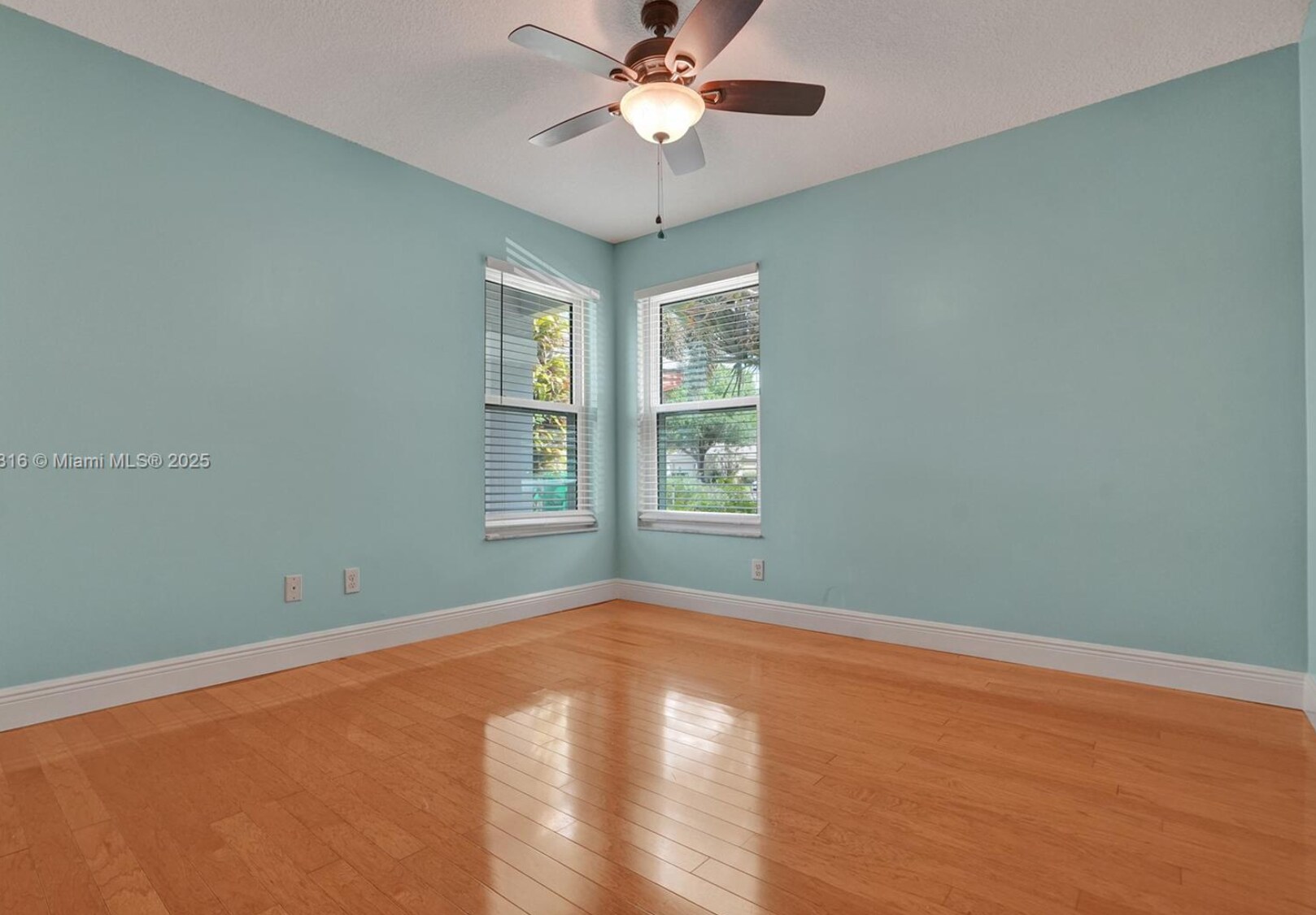 Building Photo - 8820 Woodside Ct