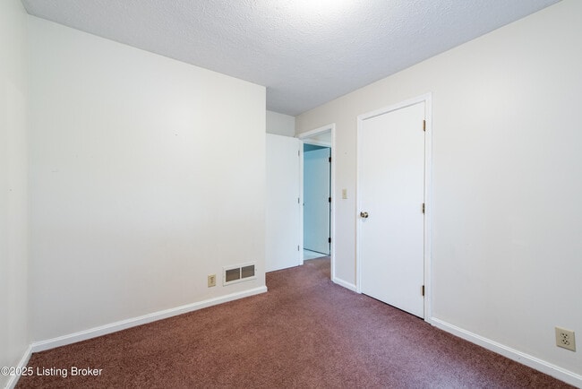 Building Photo - 8015 Schroering Dr