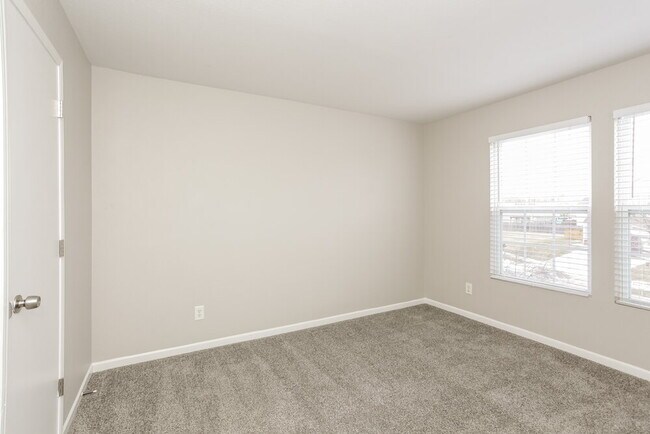 Building Photo - 424 W Warrior Ct