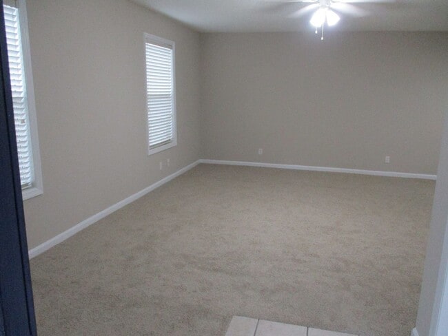 Building Photo - 803 W Island Square Dr
