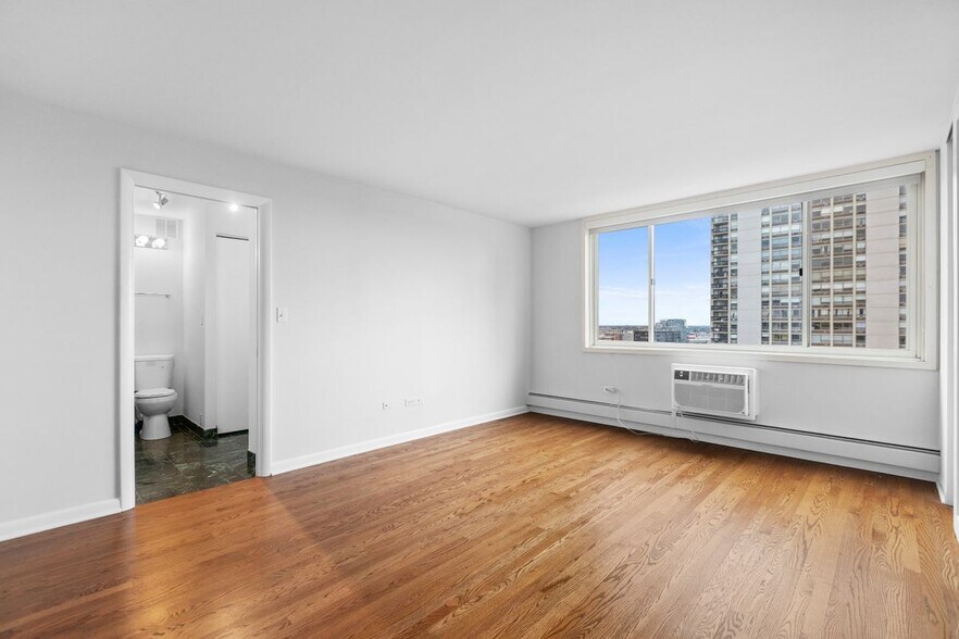 Building Photo - 1344 N Dearborn St