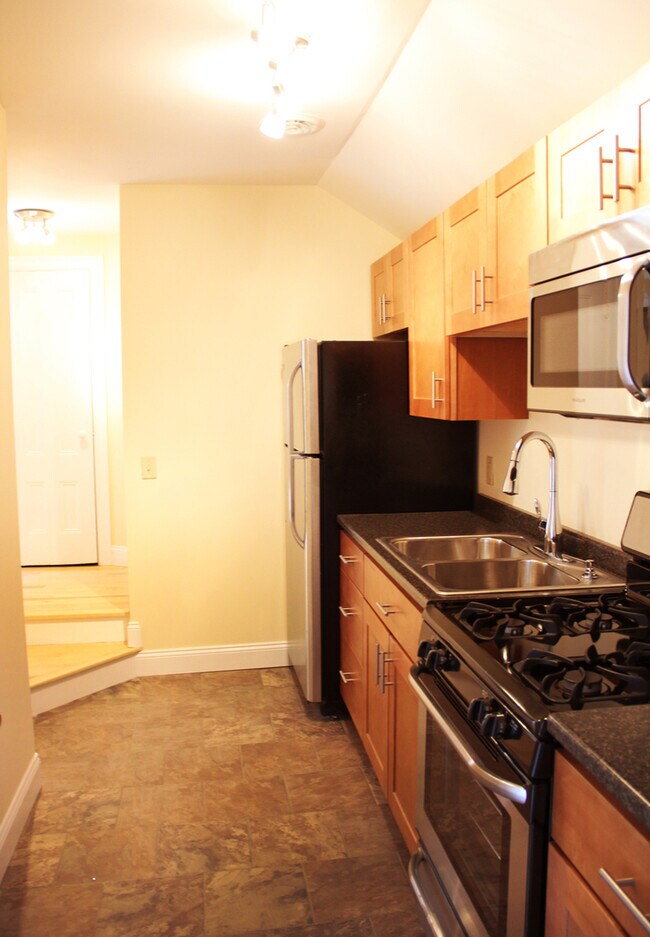 Building Photo - 16 Grant St