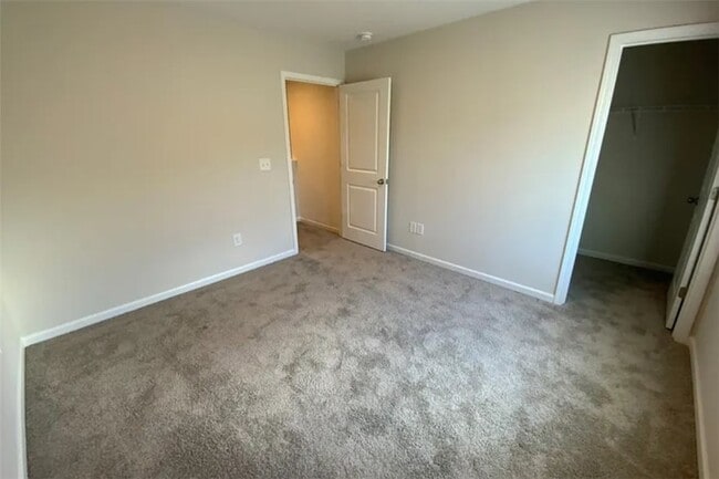 Building Photo - 1044 Fairfield Dr