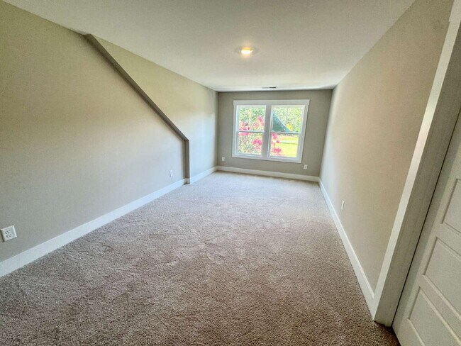 Building Photo - For Rent by Room - Seneca SC