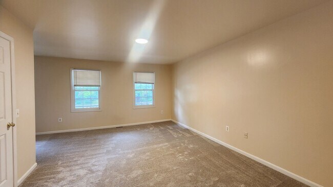 Building Photo - Spacious Arlington TH Near Ballston Metro!