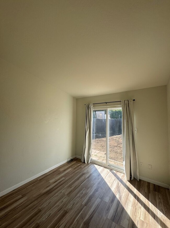 Building Photo - 103 Pueblo Way