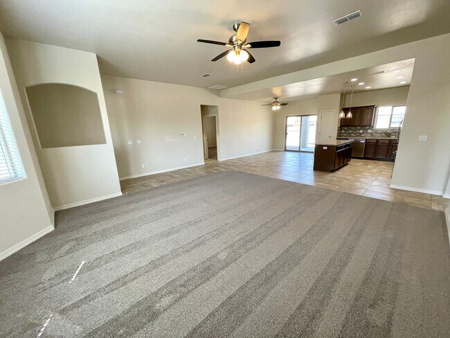 Building Photo - Beautiful 3 Bedroom Home in Southern Vistas w/ Solar!