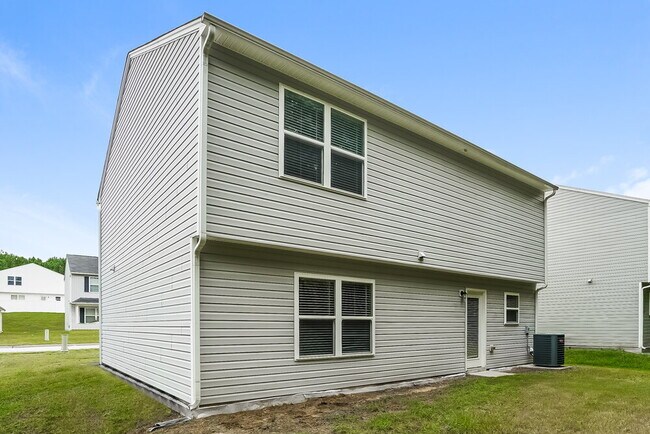 Building Photo - 4740 Queen Pierrette St