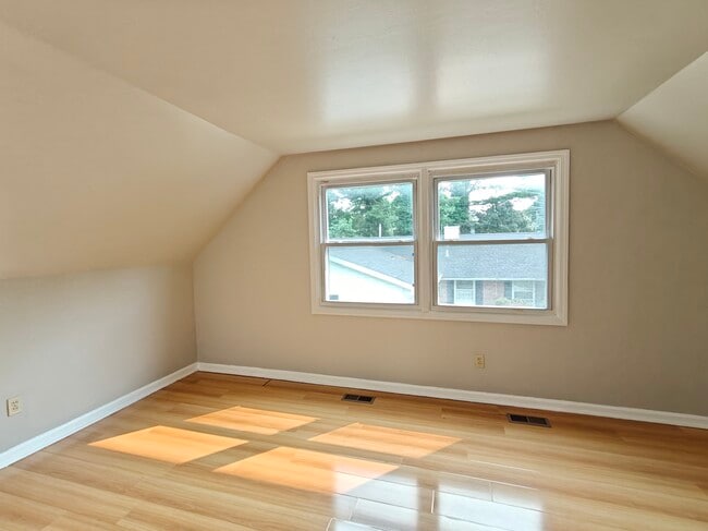 Building Photo - 75 Mainbridge Ln