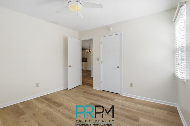 Building Photo - 5 Parkstone Ct