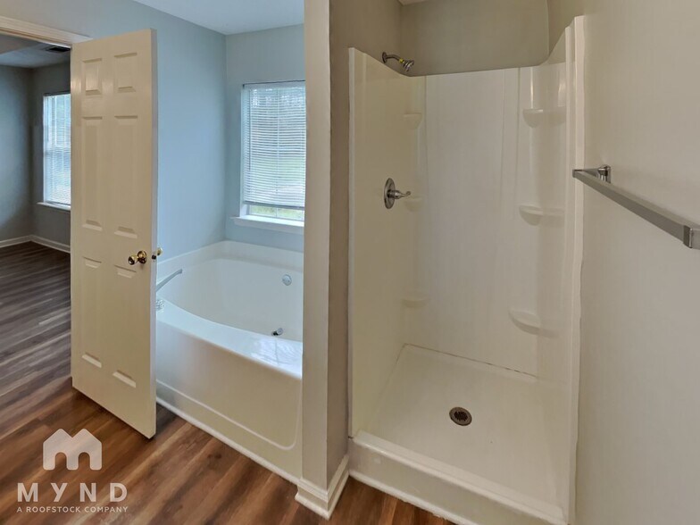 Building Photo - 135 Windward Dr