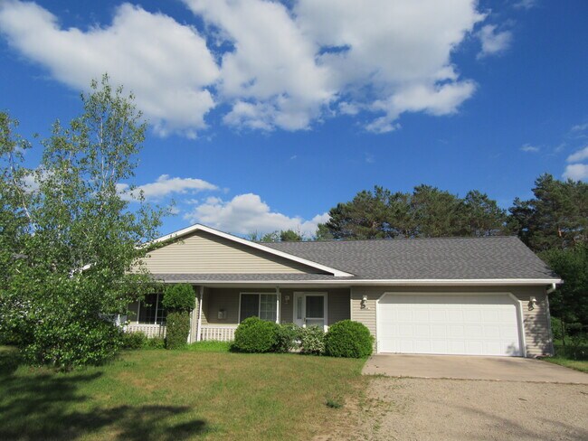 Building Photo - N1450 Spencer Lake Ct
