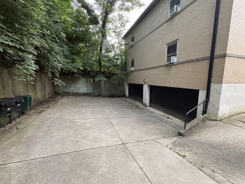Building Photo - 950 Ellison Ave