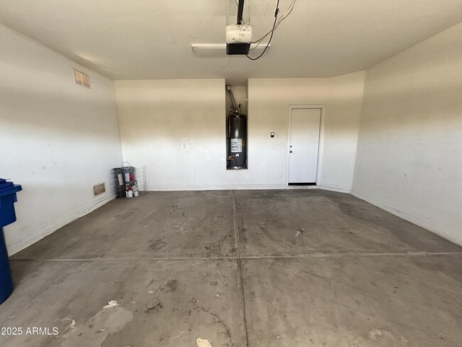 Building Photo - 13768 W Country Gables Dr