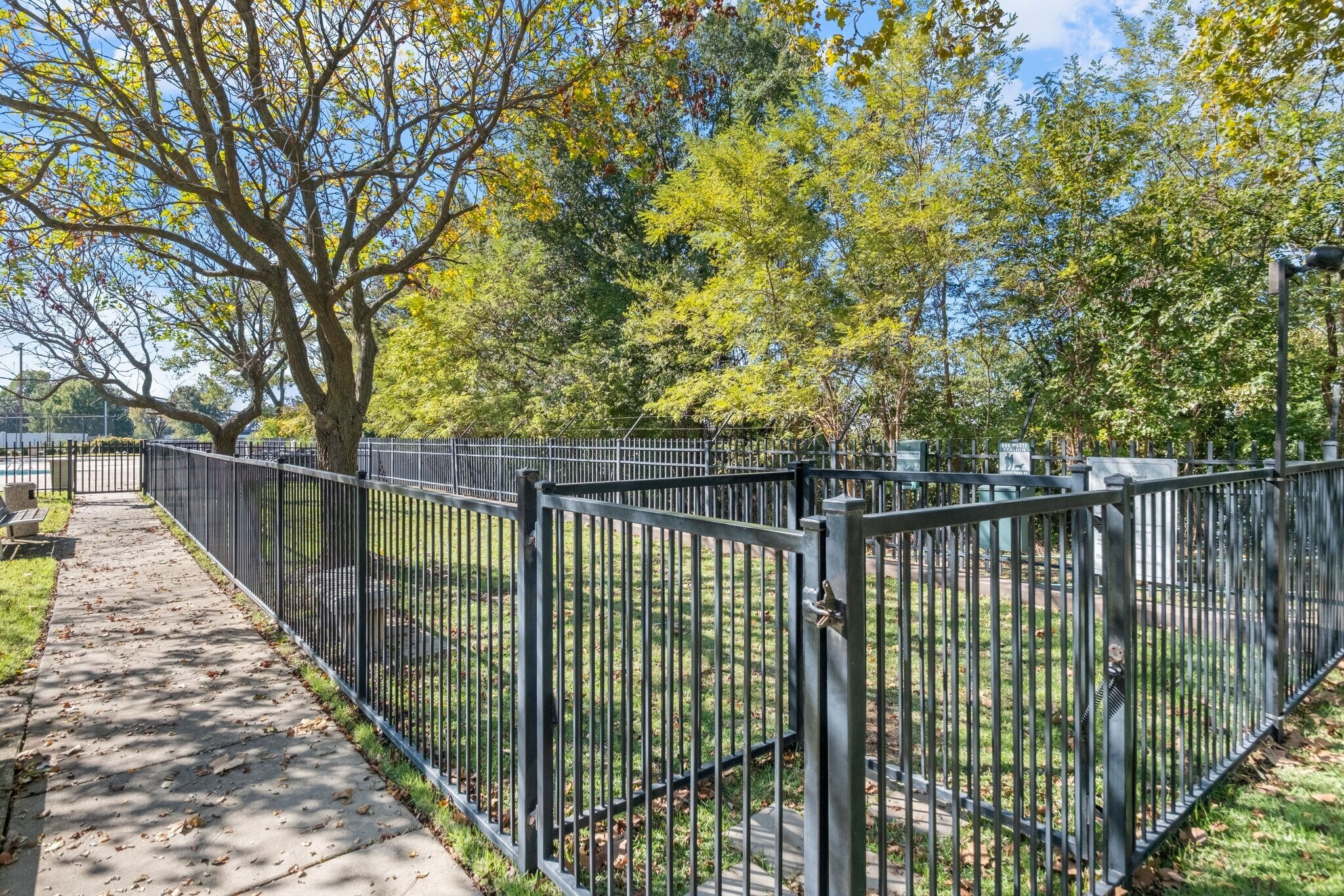Building Photo - 655 Riverside Dr