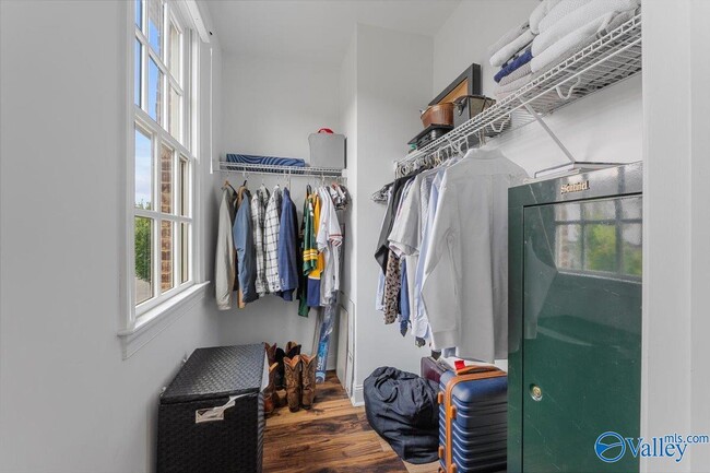 Building Photo - 38 Pine St