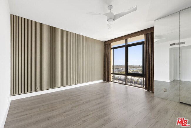 Building Photo - 4267 Marina City Dr