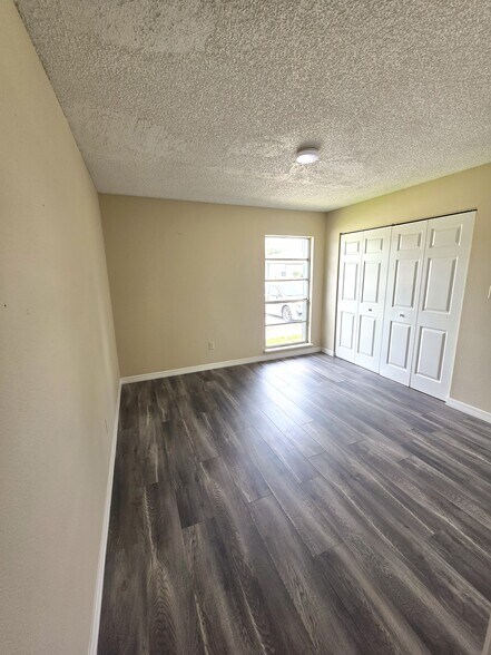 Building Photo - 5370 SE 30th Pl