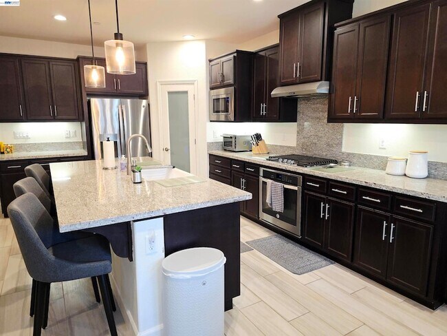 Building Photo - 2488 Remy Cantos Dr