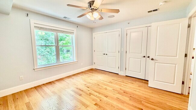Building Photo - 865 Lagrange St