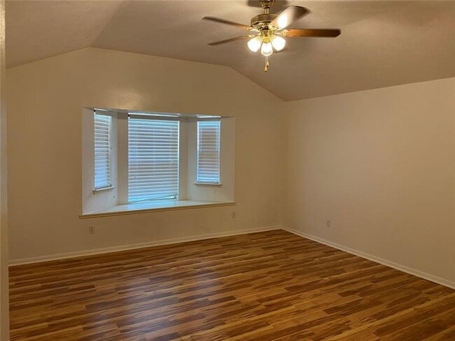 Building Photo - 705 Overbrook Dr