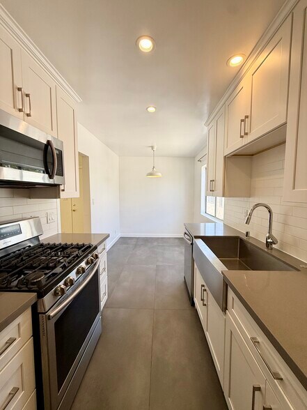Building Photo - 515 Pier Ave