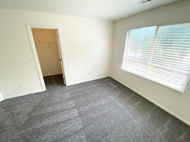 Building Photo - 1243 W 520 S