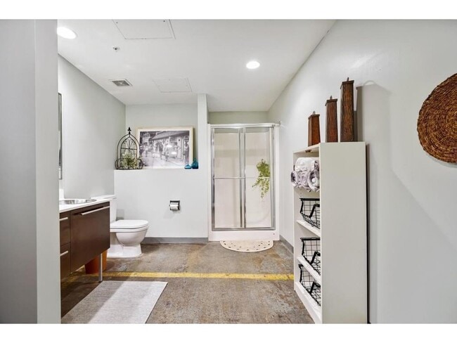 Building Photo - 700 N Washington Ave